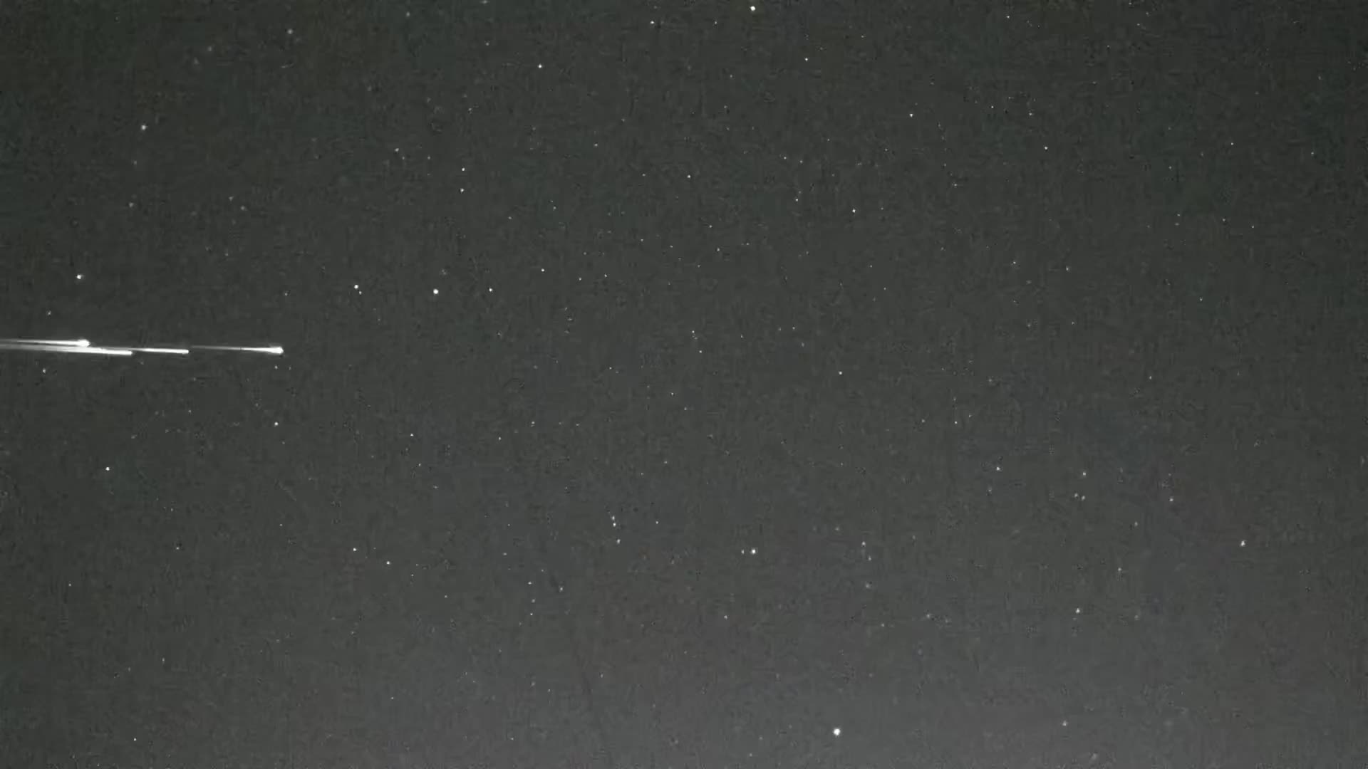 每天有一到两颗星链卫星落回地球