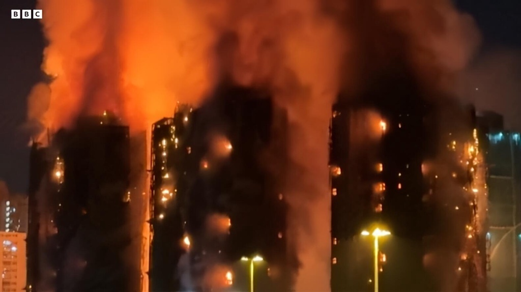 香港高层住宅突发大火