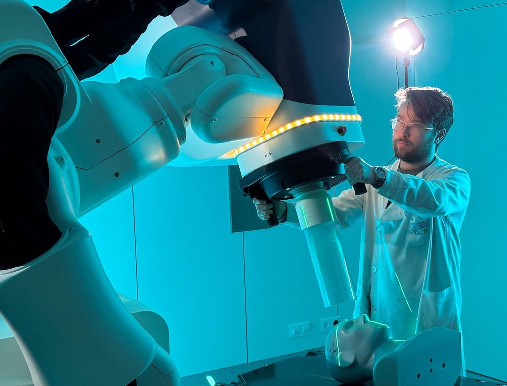 毫秒间的生命奇迹：FLASH技术颠覆癌症治疗