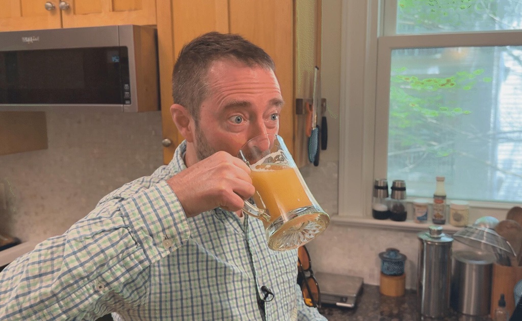 喝杯疫苗啤酒就能防病？科学家亲自试药引发争议