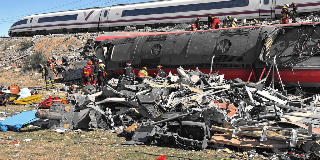 因老旧信号系统故障,西班牙两列高铁相撞致69人死亡