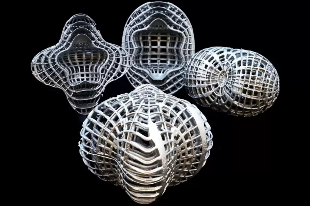 科学家造出首个3D热隐身斗篷,可让物体在红外成像下消失