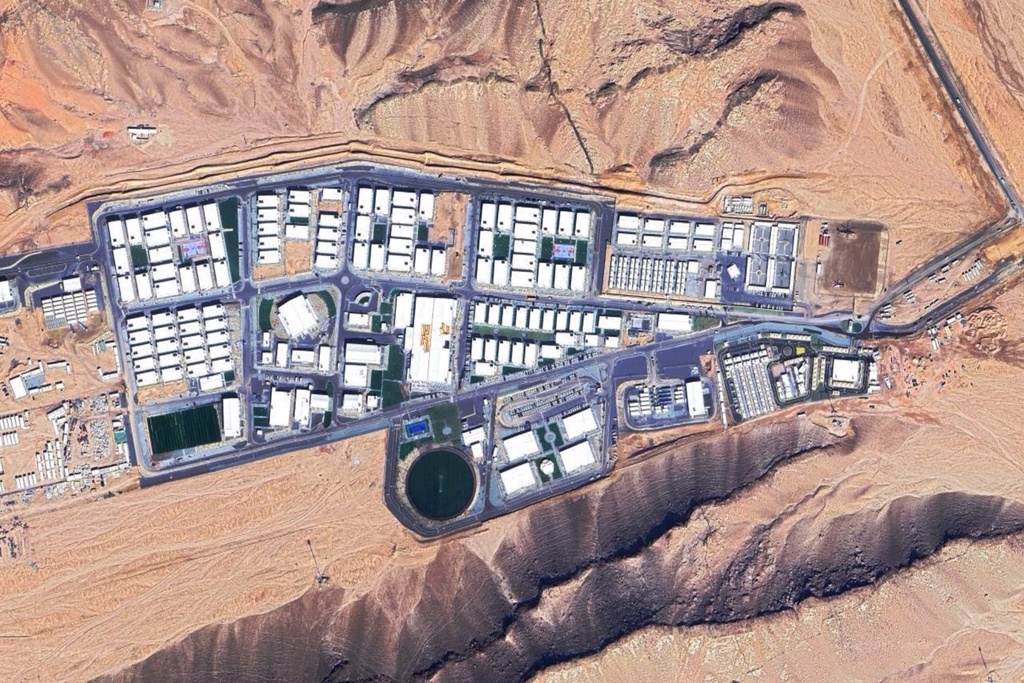 赛博监工：看看沙特新未来城(Neom)的巨型工地